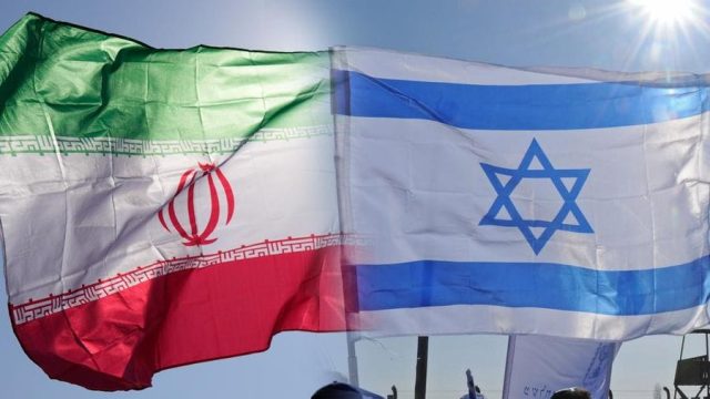 Foto: Foto Kolase Bendera Israel dan Iran. (AP Photo)