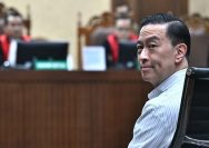 Tom Lembong dijatuhi hukuman 4,5 tahun penjara dalam kasus korupsi impor gula. Ini rincian fakta persidangan dan pertimbangan hakim.